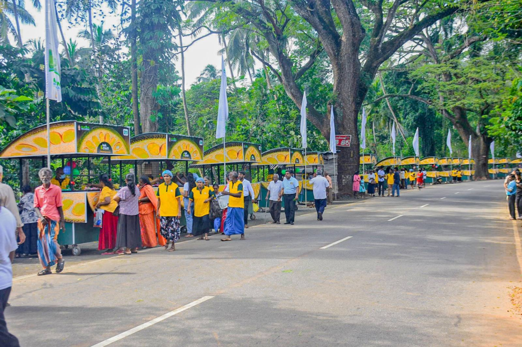 දිඹුල්ගමුවේ කොස් වෙළදුන්ට ක්ලීන් ශ්රි ලංකාව ව්යාපෘතියෙන් ලක්ෂ 90ක කොස් කඩ ලබා දෙයි 1 Iri News image 6 Iri News