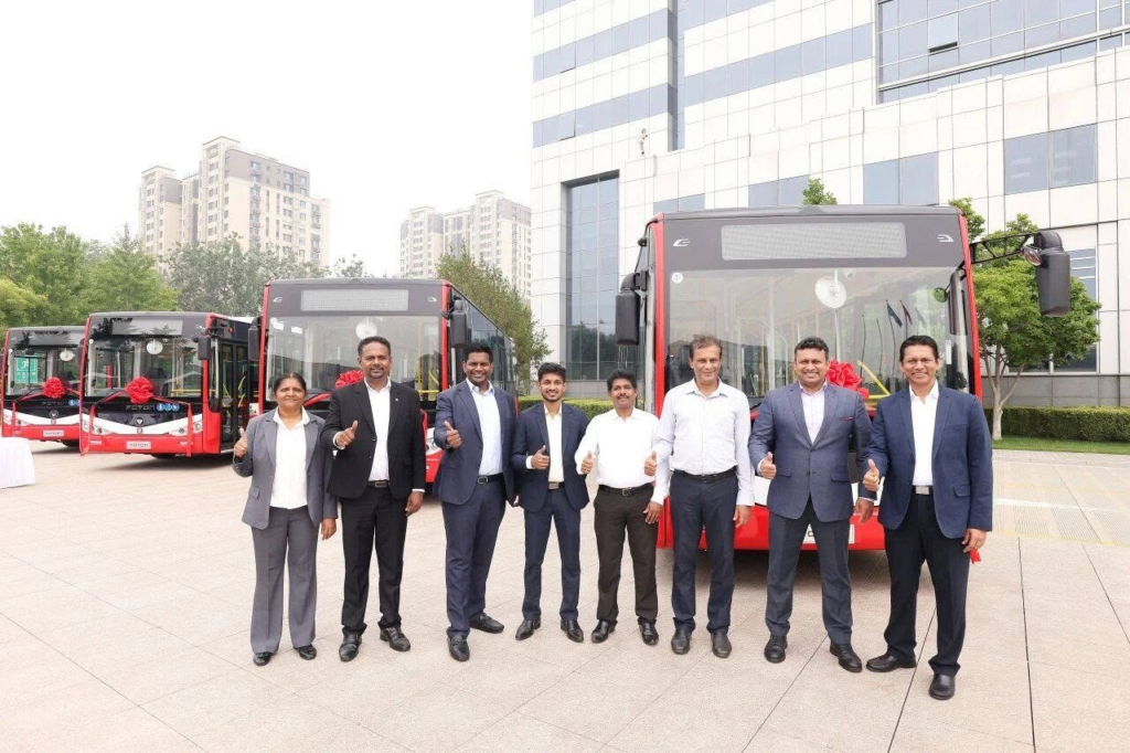 චීනයෙන් ලංකාවට ගෙන එන මෙට්රෝ බස් රථ 104 ගෙන ඒම සදහා නිල වශයෙන් බාර දෙයි 3 Iri News image 9 Iri News